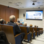 Rzut na aulę i siedzących na niej ludziach